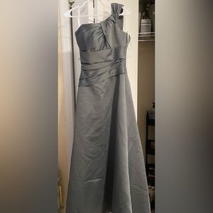 silver/ grey, size 2, unaware of brand